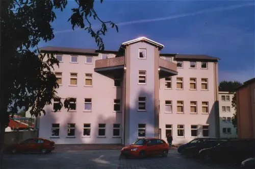 Mehrgeschossiges Gebäude nach der Sanierung